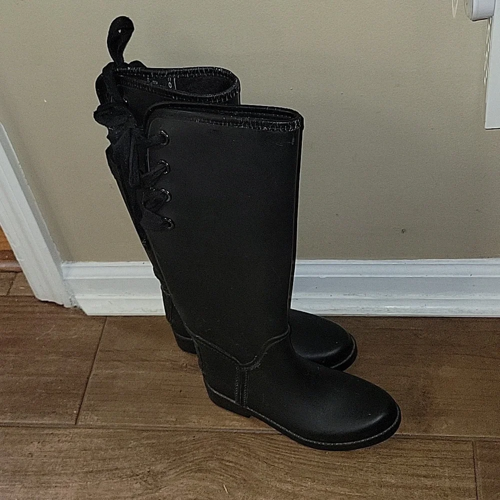 Coach black rubber knee high rain boots lace up in back fur lined size 5…Nice!